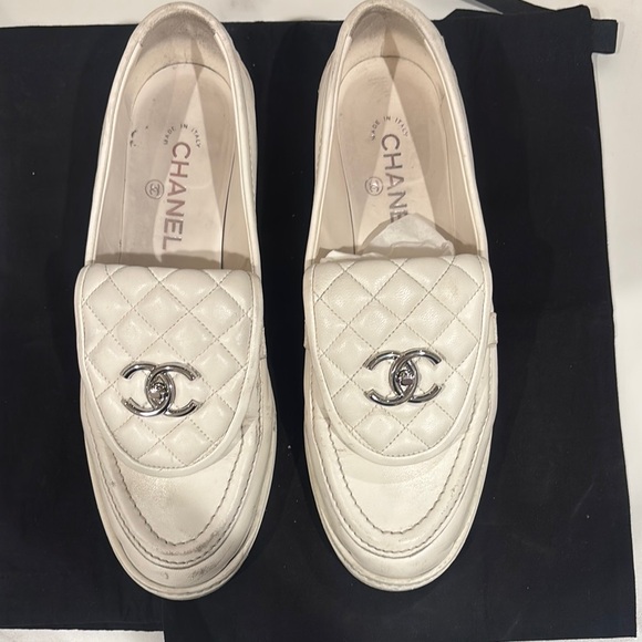 CHANEL Cream Quilted moccasins with Silver hardware - Picture 1 of 7